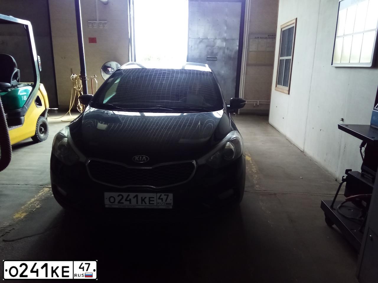 Фото автомобиля KIA CERATO, 2013 — госномер О241КЕ47. Цвет: ЧЕРНЫЙ