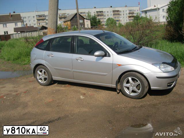 Фото автомобиля FORD FOCUS, 2004 — госномер У810КА60. Цвет: Серебристый
