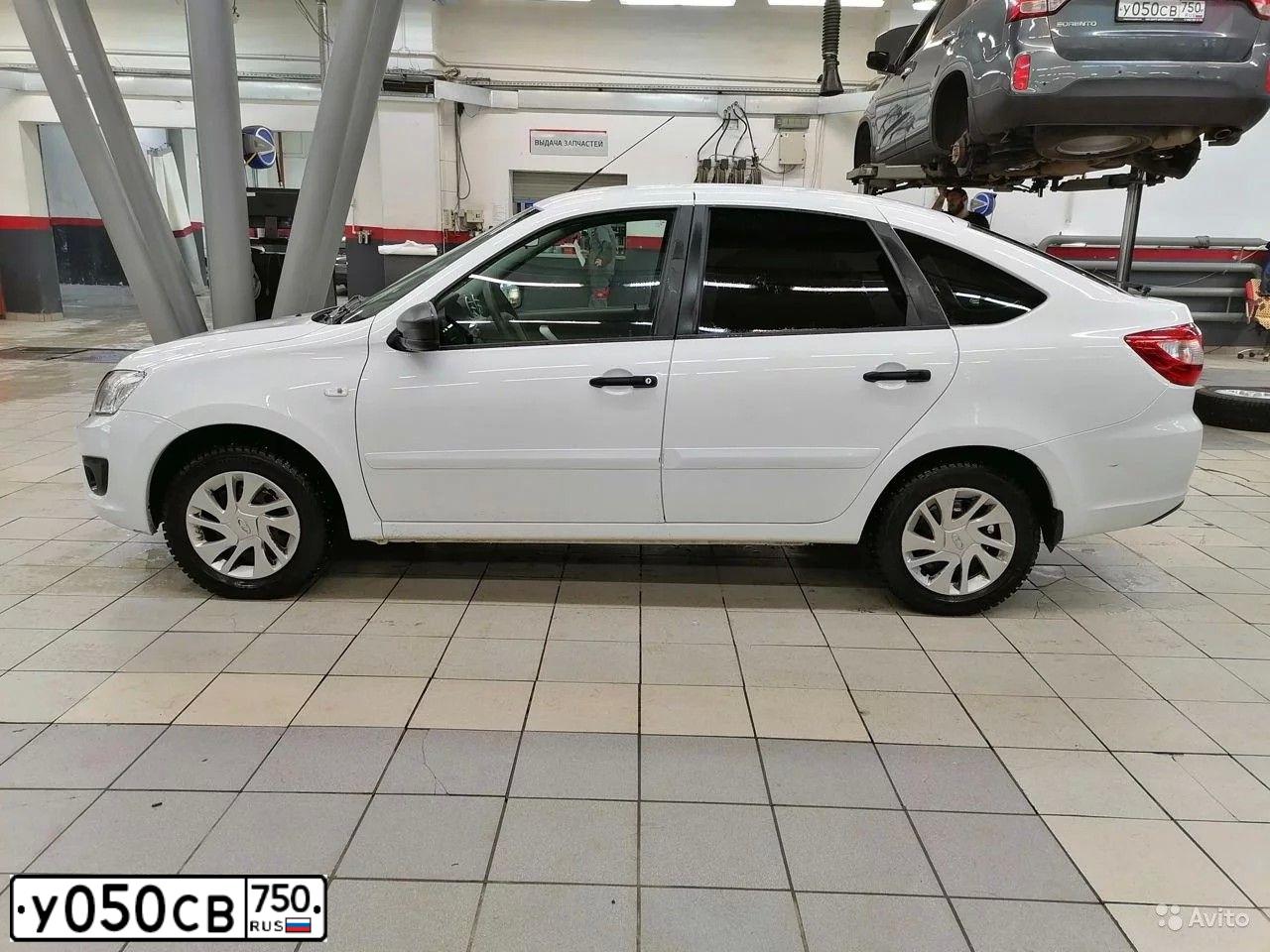 Фото автомобиля KIA SORENTO, 2017 — госномер У050СВ750. Цвет: ЗЕЛЕНЫЙ