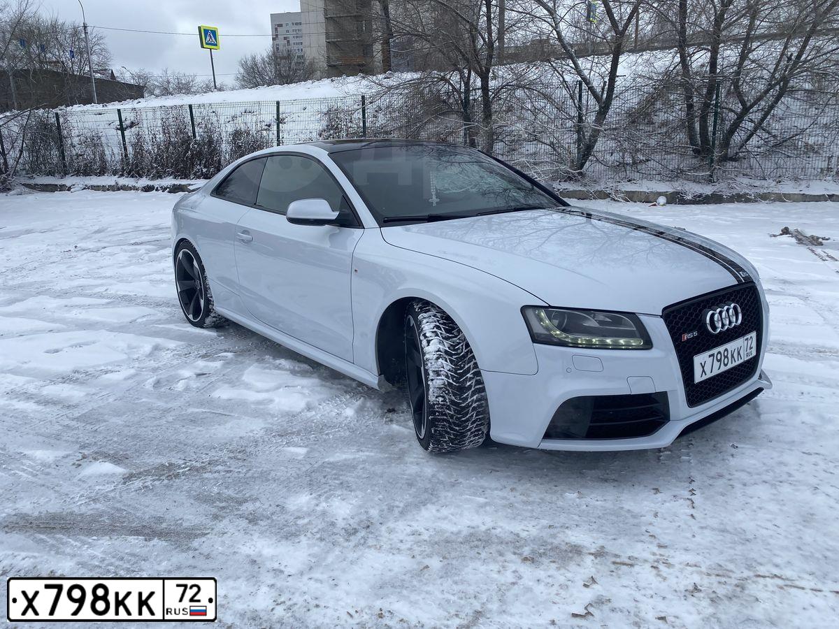 Фото автомобиля AUDI RS5, 2011 — госномер Х798КК72. Цвет: БЕЛО-СЕРЫЙ