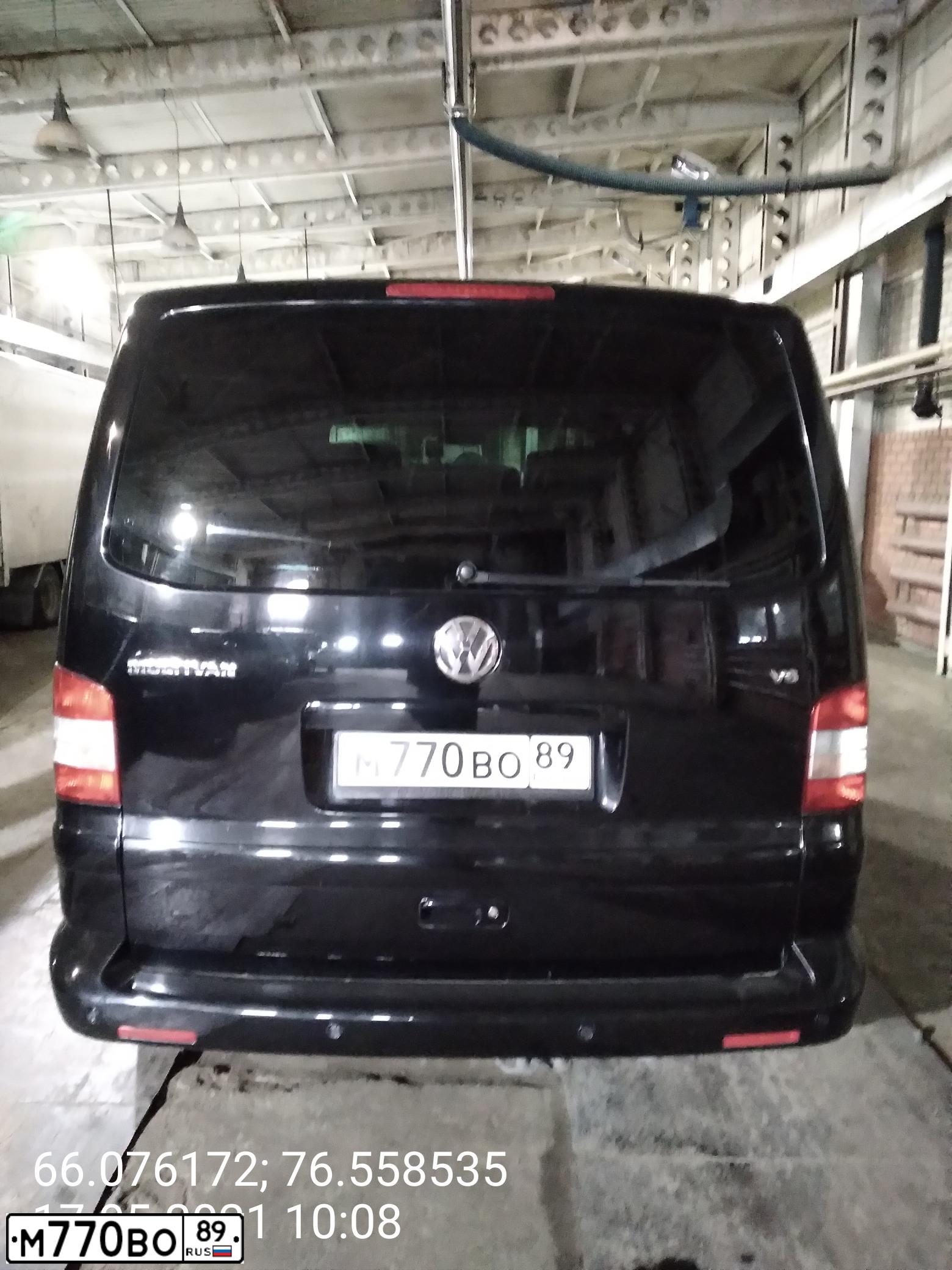 Фото автомобиля VOLKSWAGEN MULTIVAN, 2008 — госномер М770ВО89. Цвет: ЧЕРНЫЙ