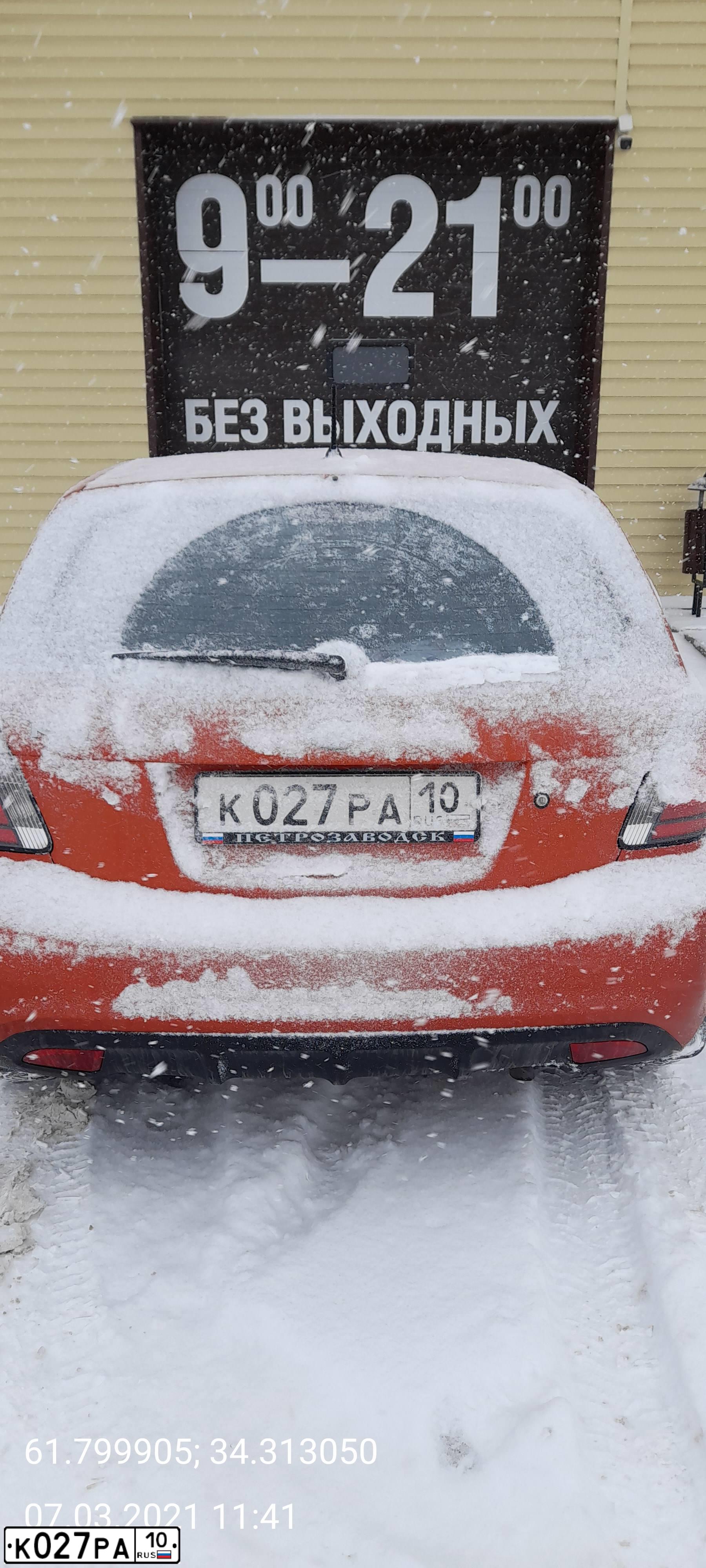 Фото автомобиля KIA RIO, 2010 — госномер М874УТ10. Цвет: Оранжевый