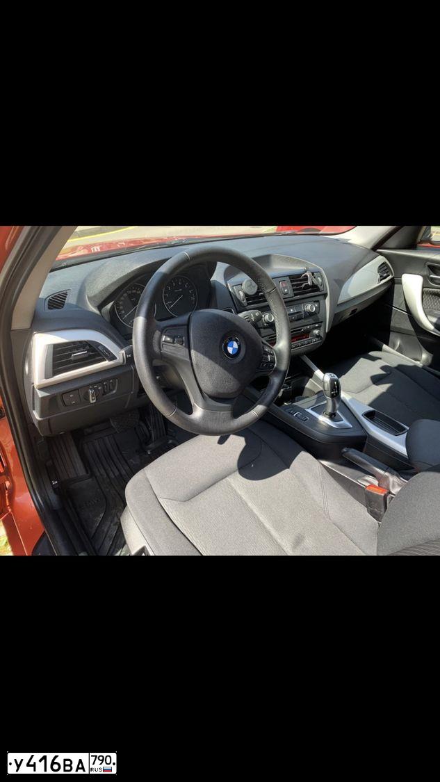 Фото автомобиля BMW SERIE 1, 2012 — госномер А507НК77. Цвет: Оранжевый