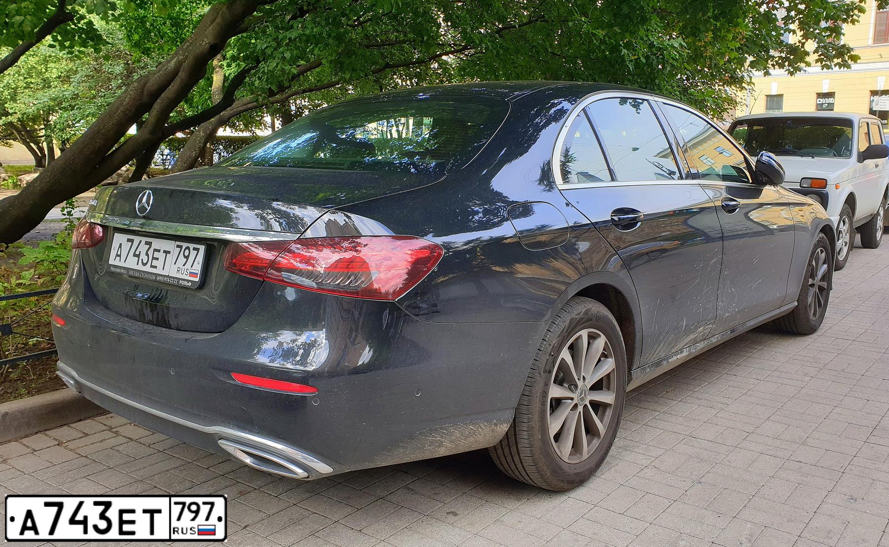 Фото автомобиля MERCEDES-BENZ E200D, 2020 — госномер К233МЕ977. Цвет: ЧЕРНЫЙ