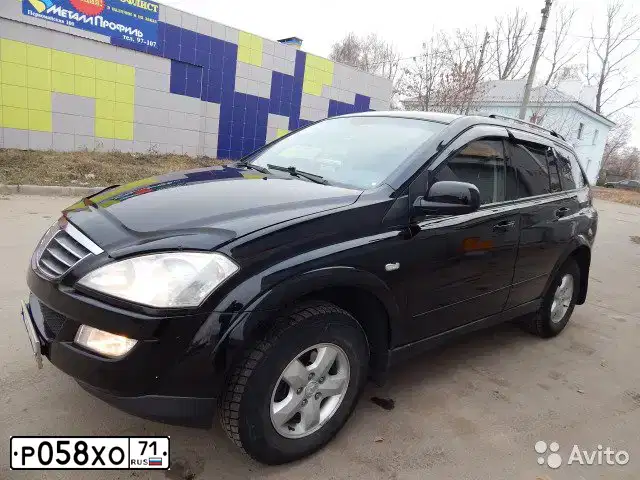 Фото автомобиля SSANGYONG KYRON, 2013 — госномер Р058ХО71. Цвет: ЧЕРНЫЙ