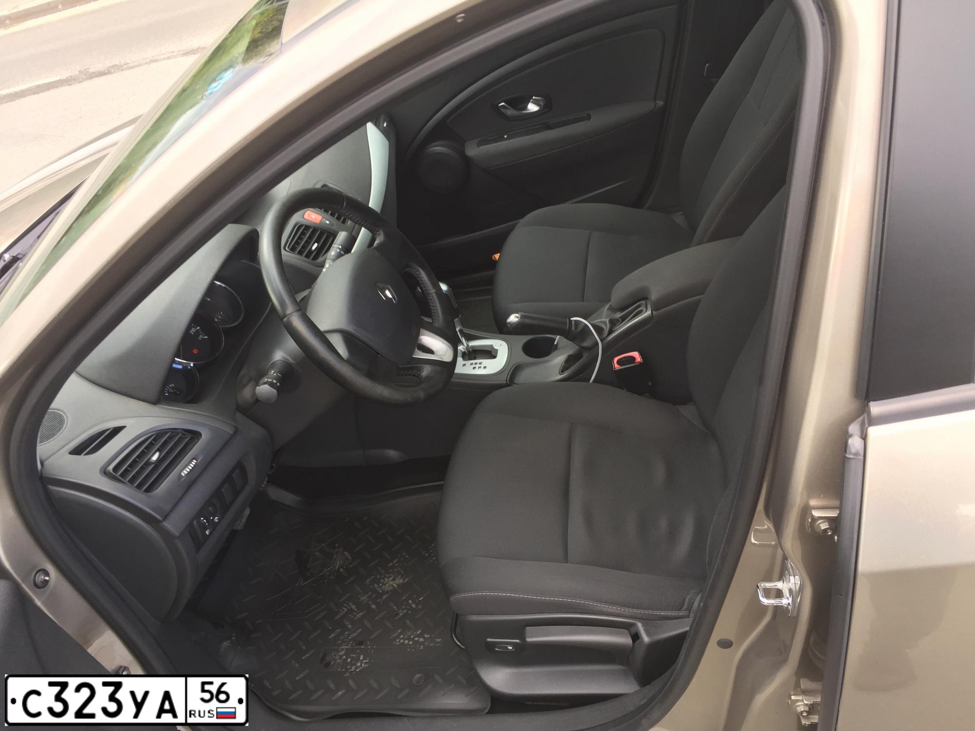 Фото автомобиля RENAULT FLUENCE, 2011 — госномер С323УА56. Цвет: БЕЖЕВЫЙ