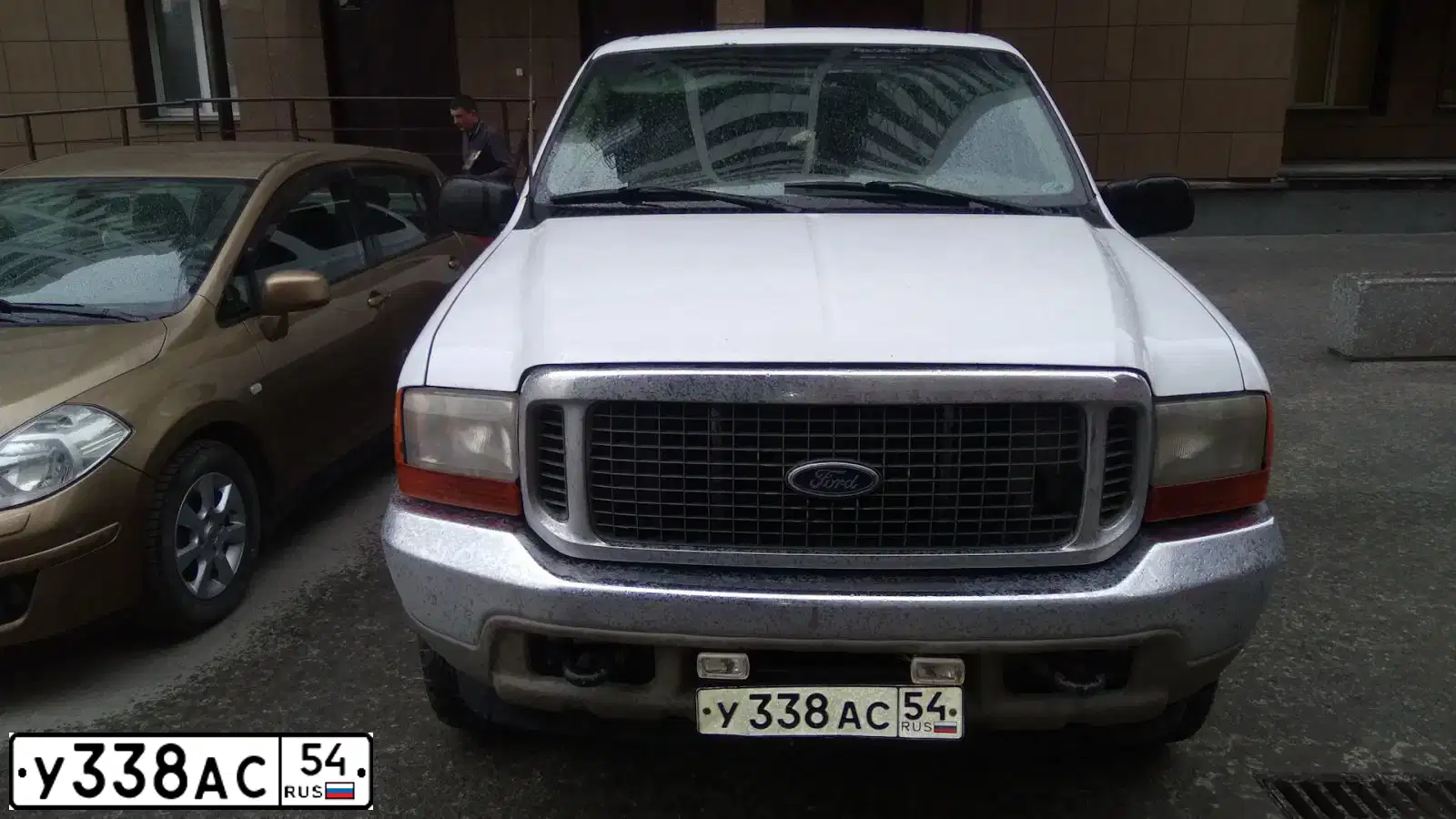 Фото автомобиля FORD EXCURSION, 2001 — госномер У012УУ154