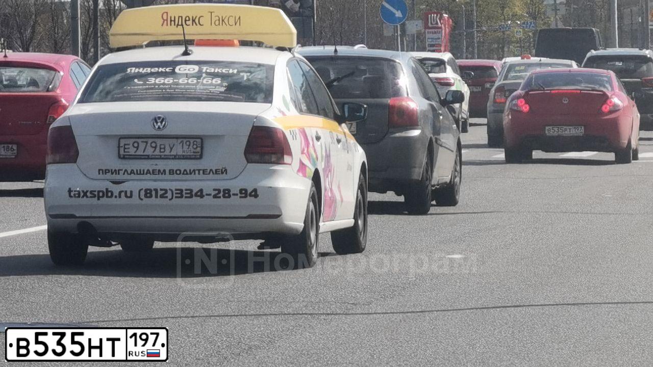 Фото автомобиля HYUNDAI SOLARIS, 2011 — госномер В535НТ197. Цвет: СИНИЙ ТЕМНЫЙ