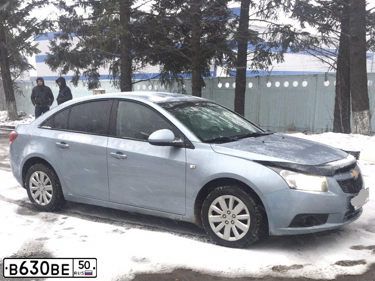 Фото автомобиля CHEVROLET CRUZE, 2012 — госномер Е987КВ89. Цвет: СВЕТЛО-СЕРЫЙ МЕТАЛЛИК