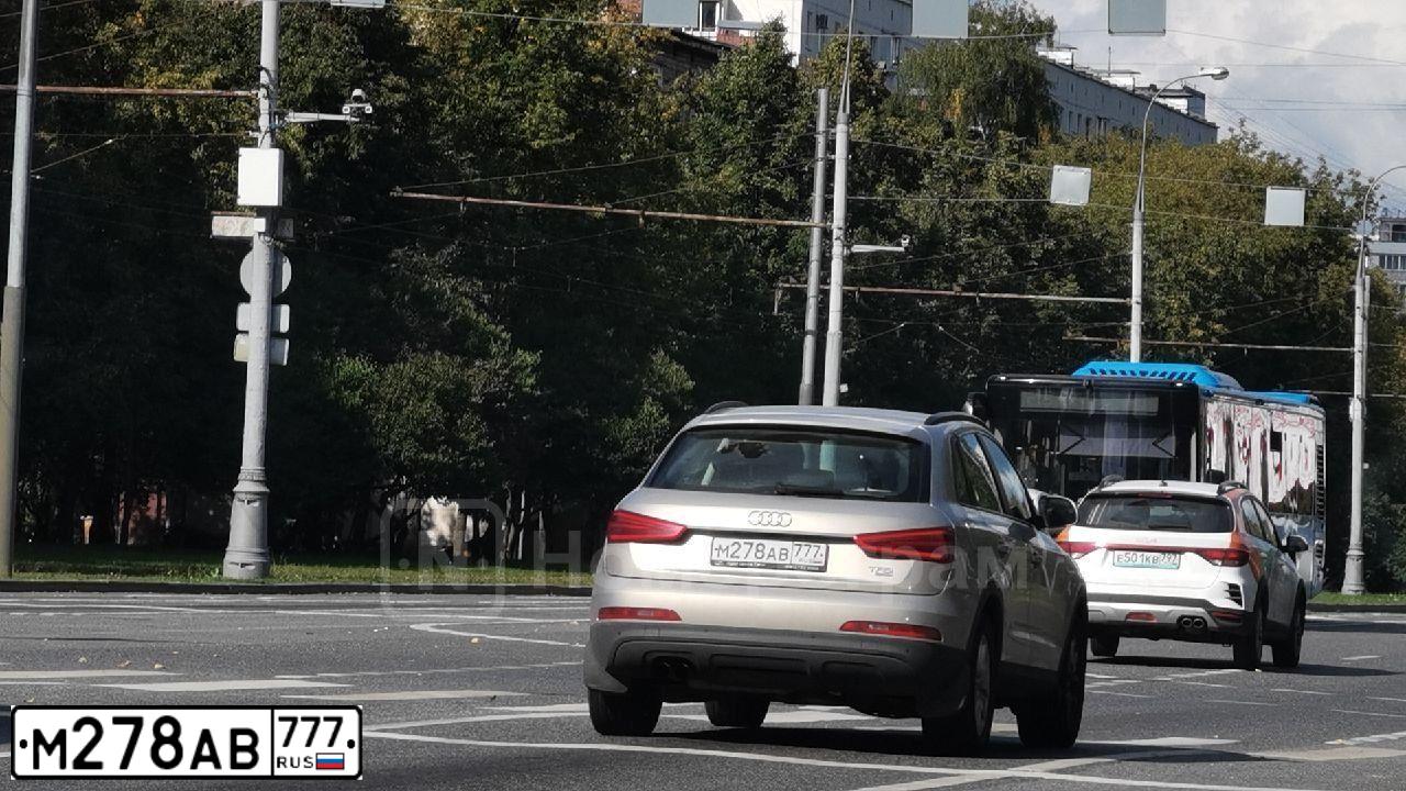 Фото автомобиля AUDI Q3, 2013 — госномер М278АВ777. Цвет: БЕЖЕВЫЙ