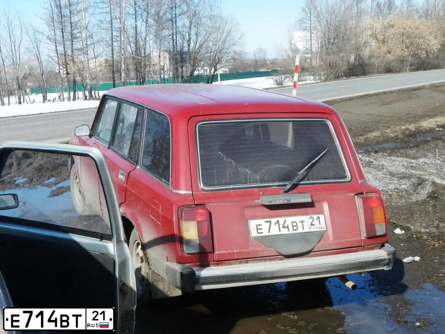 Фото автомобиля LADA 2104, 1995 — госномер Е714ВТ21. Цвет: ВИШНЕВЫЙ