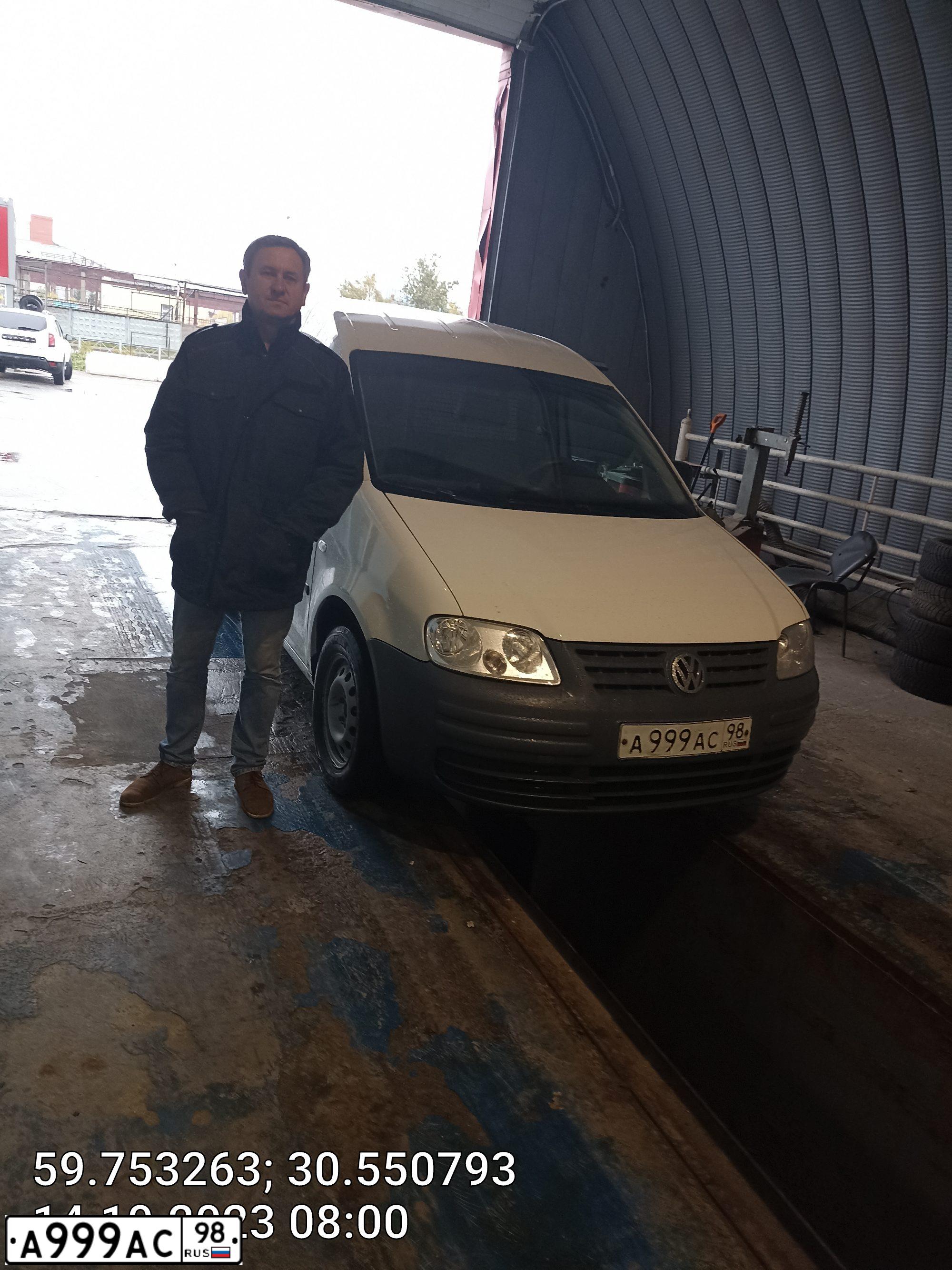 Фото автомобиля VOLKSWAGEN CADDY, 2007 — госномер А999АС98. Цвет: БЕЛЫЙ