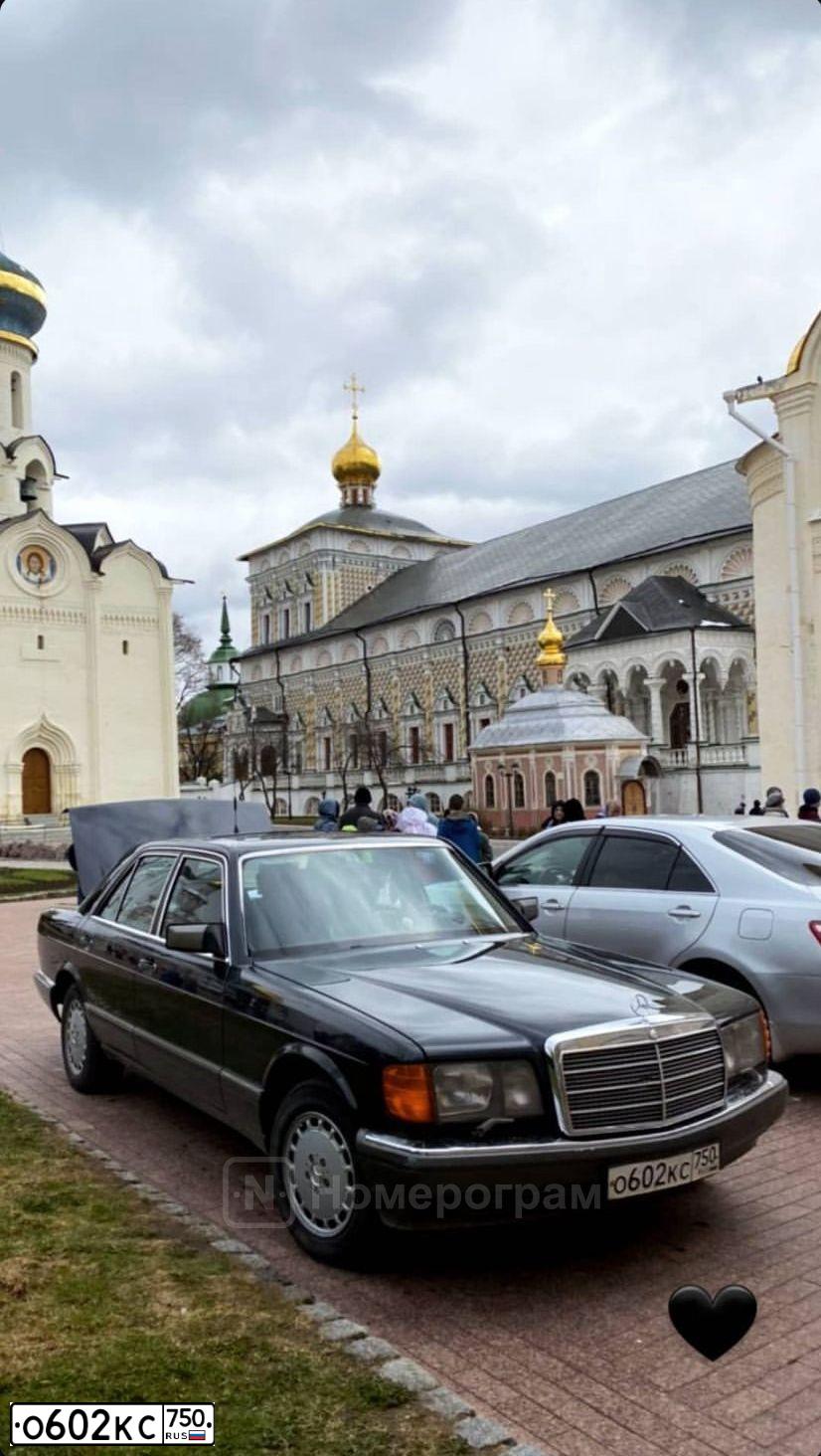 Фото автомобиля MERCEDES S-KLASSE, 1990 — госномер О602КС750. Цвет: ЧЕРНЫЙ