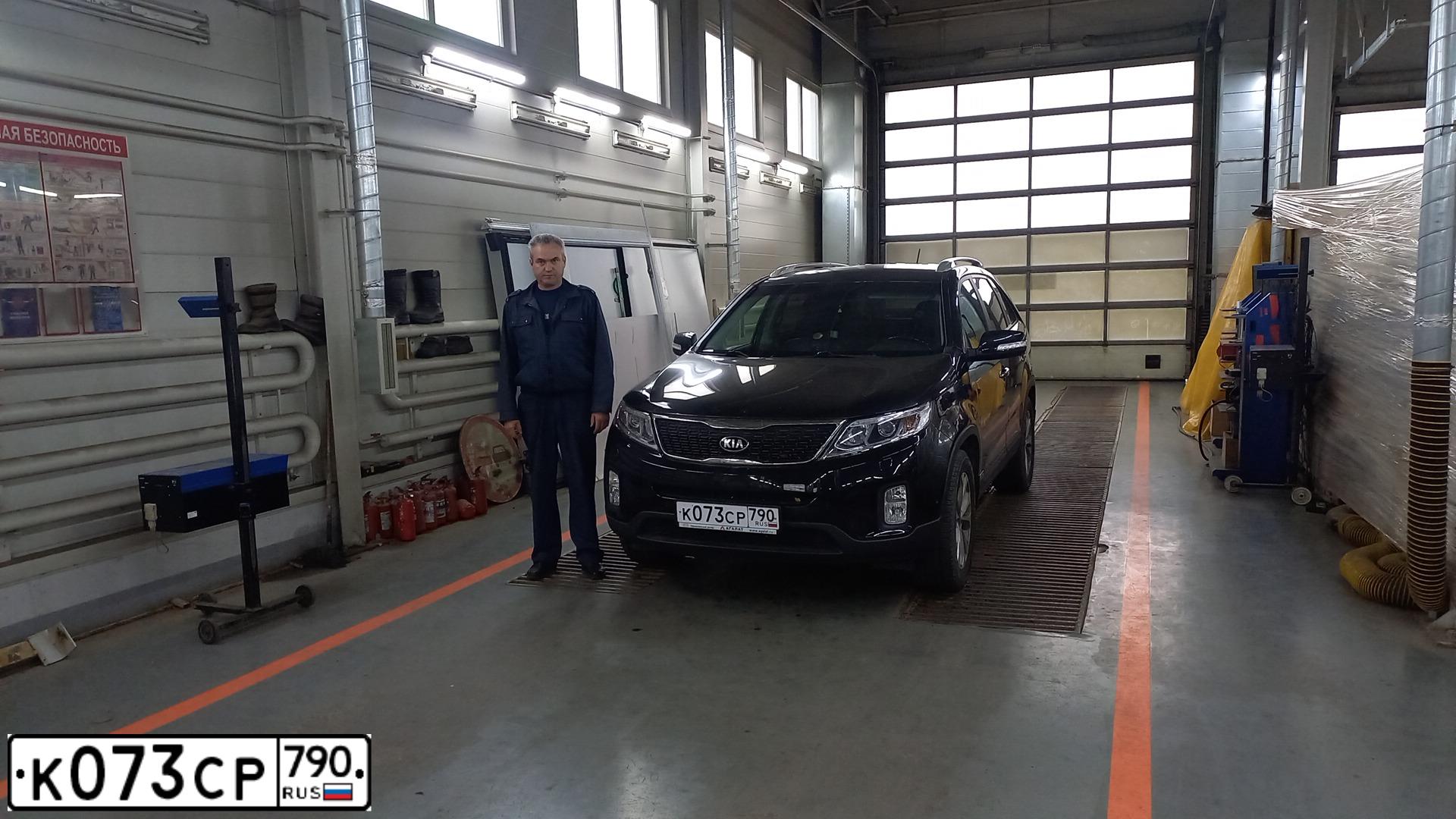 Фото автомобиля KIA SORENTO, 2018 — госномер К073СР790. Цвет: ЧЕРНЫЙ