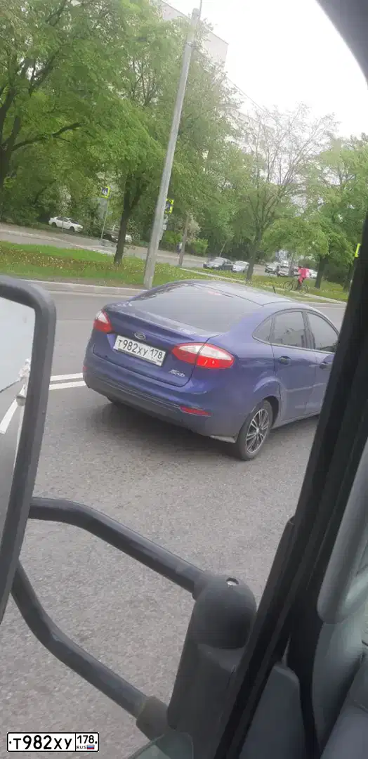 Фото автомобиля FORD FIESTA / ASPIRE, 2016 — госномер Т982ХУ178. Цвет: СИНИЙ