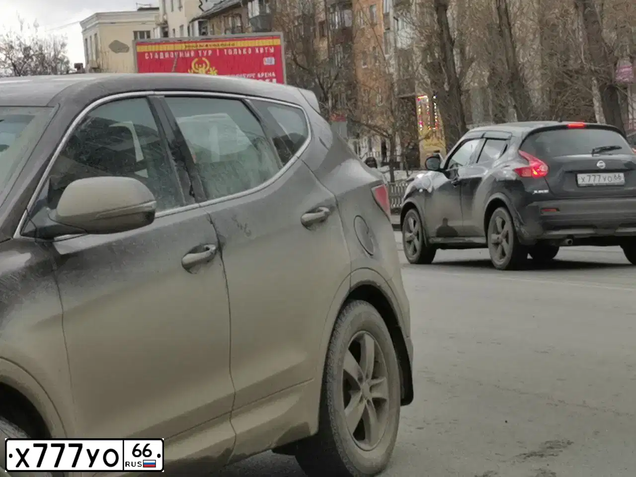 Фото автомобиля NISSAN JUKE, 2013 — госномер Х777УО66. Цвет: ЧЕРНЫЙ