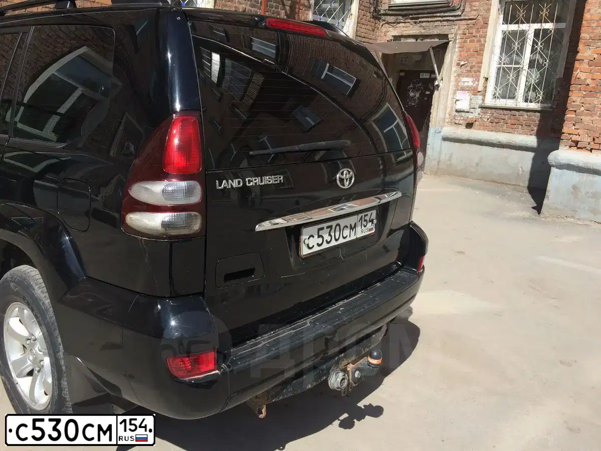 Фото автомобиля TOYOTA LAND CRUISER 120, 2006 — госномер Х018ТЕ193. Цвет: ЧЕРНЫЙ