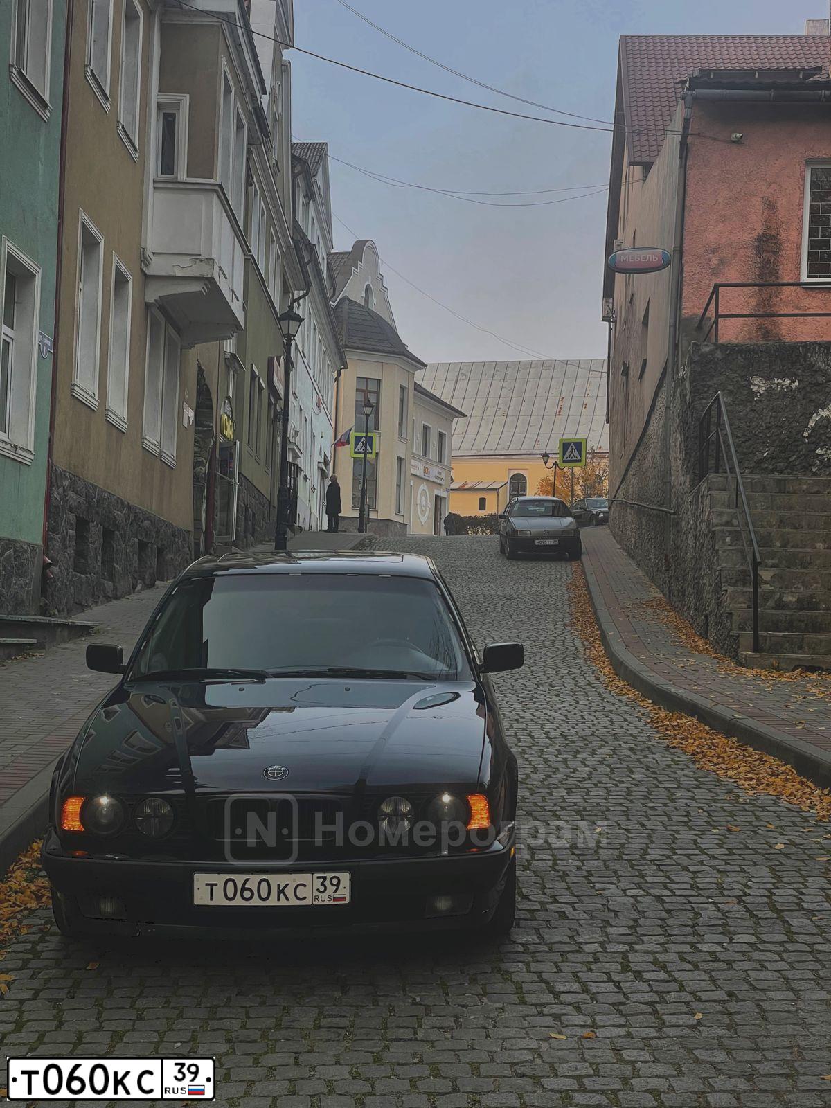 Фото автомобиля BMW SERIE 5, 1995 — госномер Т060КС39. Цвет: ЧЕРНЫЙ