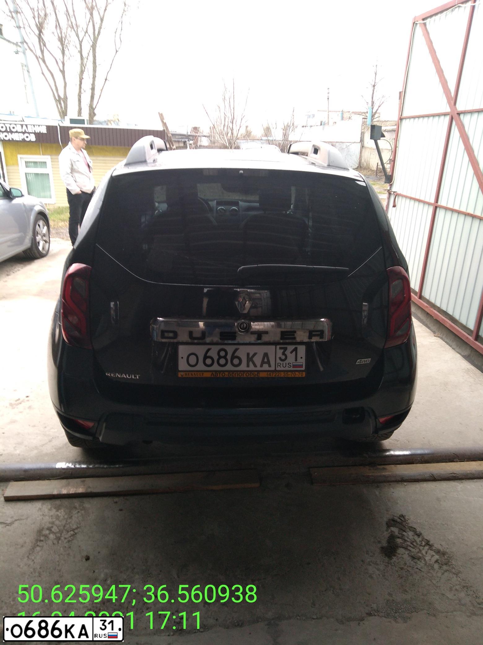 Фото автомобиля RENAULT DUSTER, 2015 — госномер О686КА31. Цвет: ЧЕРНЫЙ