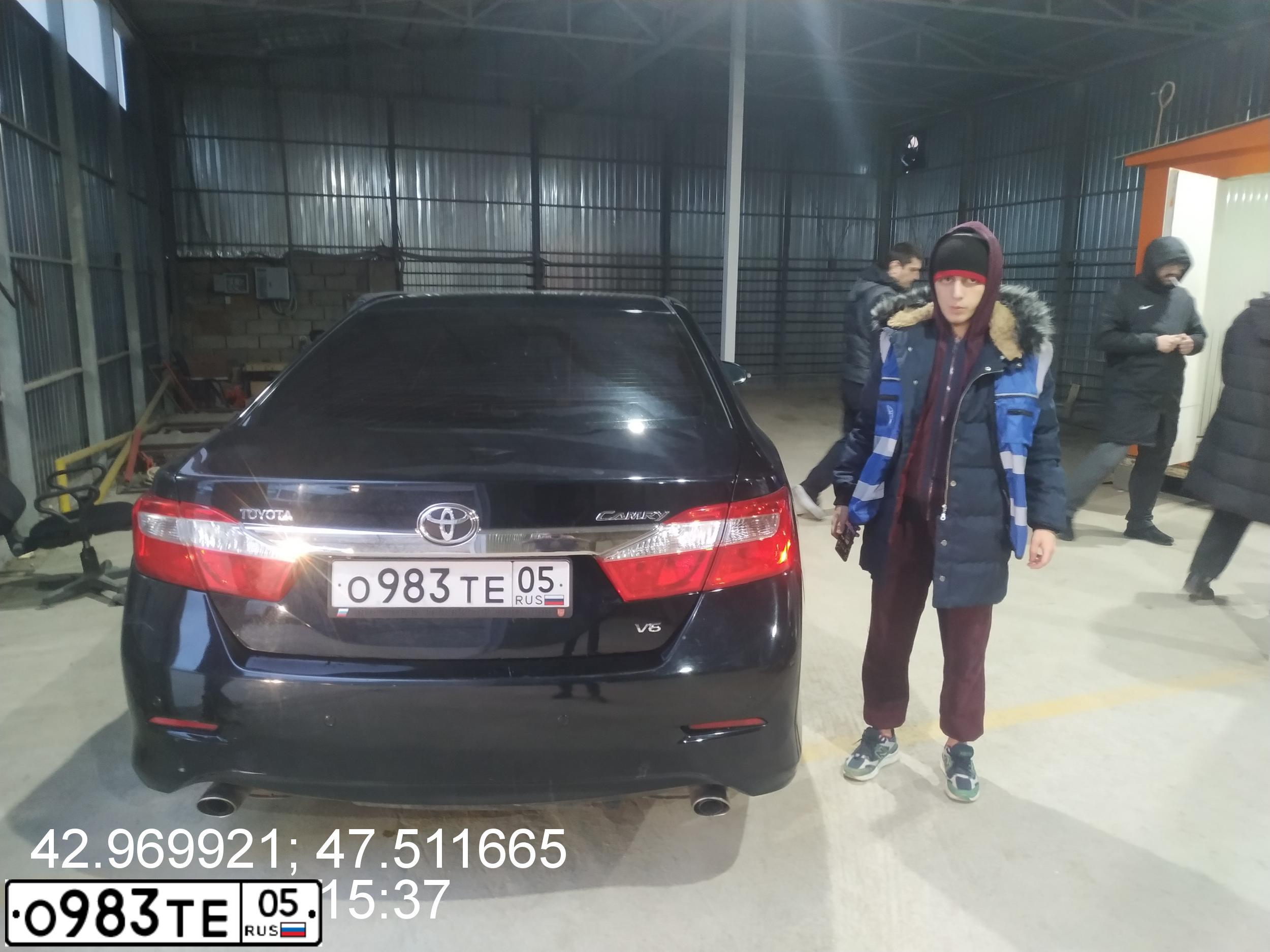 Фото автомобиля TOYOTA CAMRY, 2011 — госномер А008КУ05. Цвет: ЧЕРНЫЙ МЕТАЛЛИК