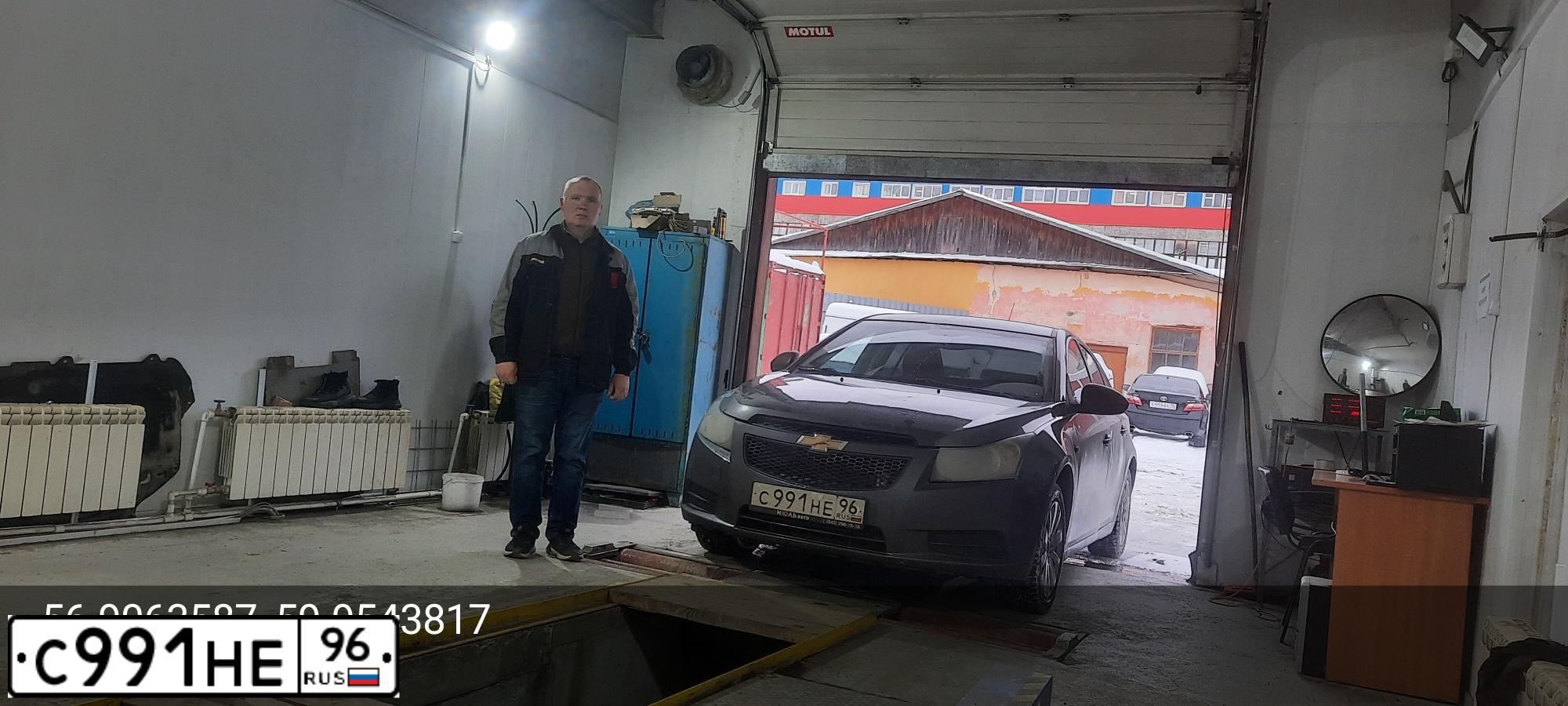 Фото автомобиля CHEVROLET CRUZE, 2010 — госномер Т920АК196. Цвет: СЕРЫЙ МЕТАЛЛИК