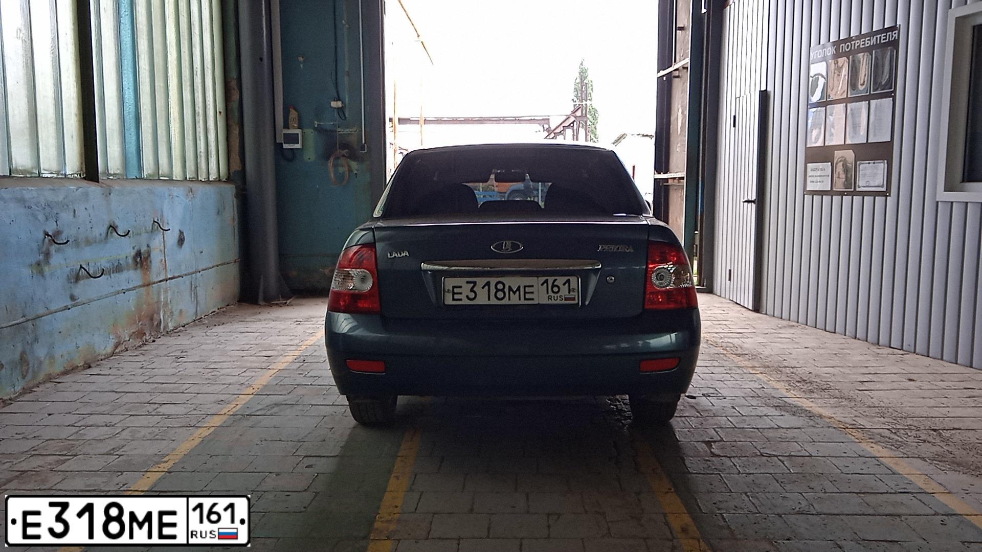 Фото автомобиля LADA 2170 PRIORA, 2010 — госномер Е318МЕ161. Цвет: СЕРО-СИНЕ-ЗЕЛЕНЫЙ