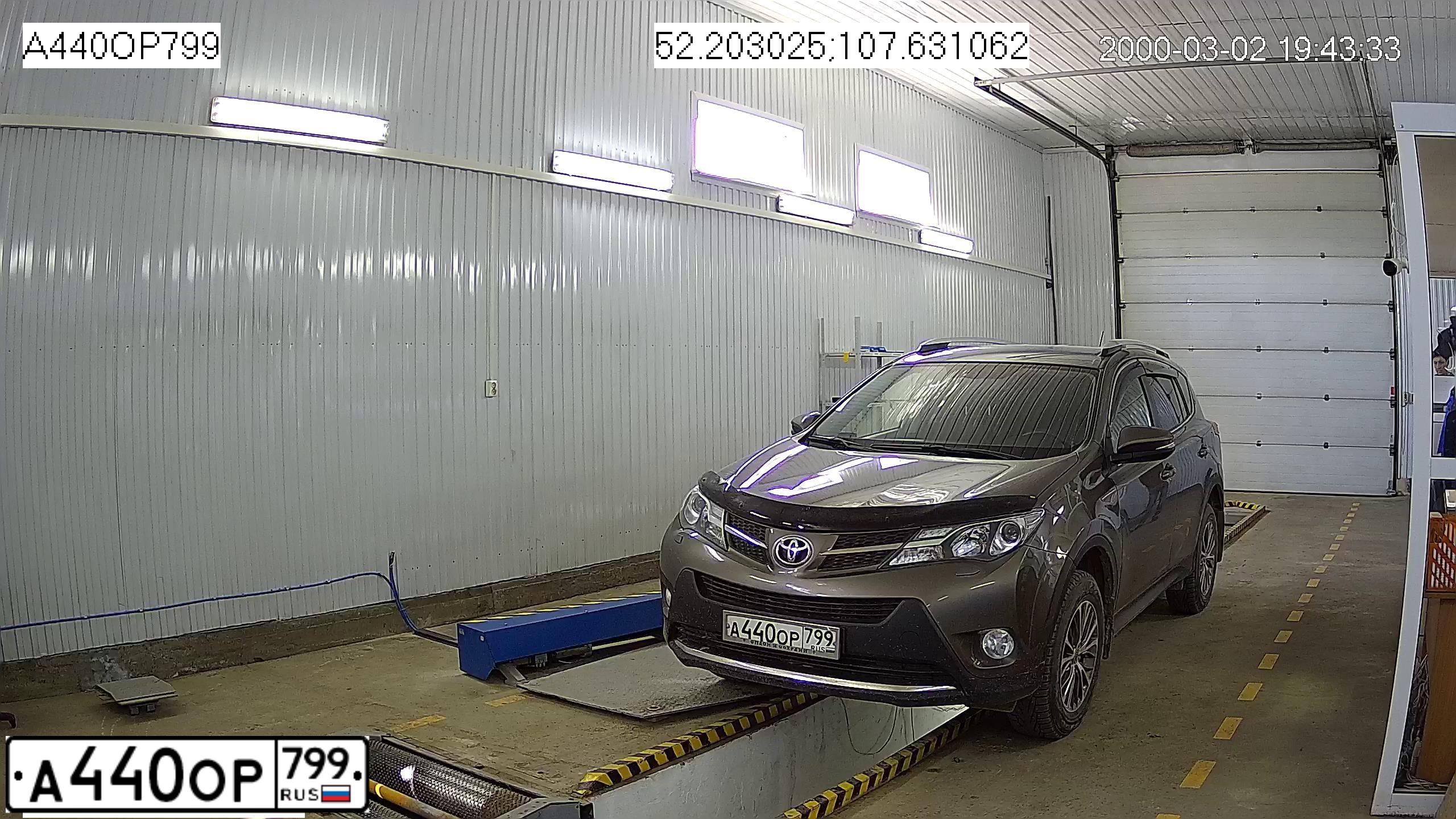 Фото автомобиля TOYOTA RAV4, 2013 — госномер А440ОР799. Цвет: бронзовый