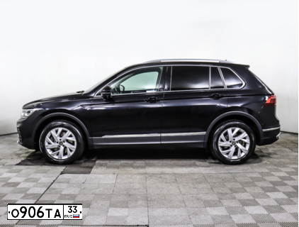 Фото автомобиля VOLKSWAGEN TIGUAN, 2021 — госномер Е647УК62. Цвет: ЧЕРНЫЙ