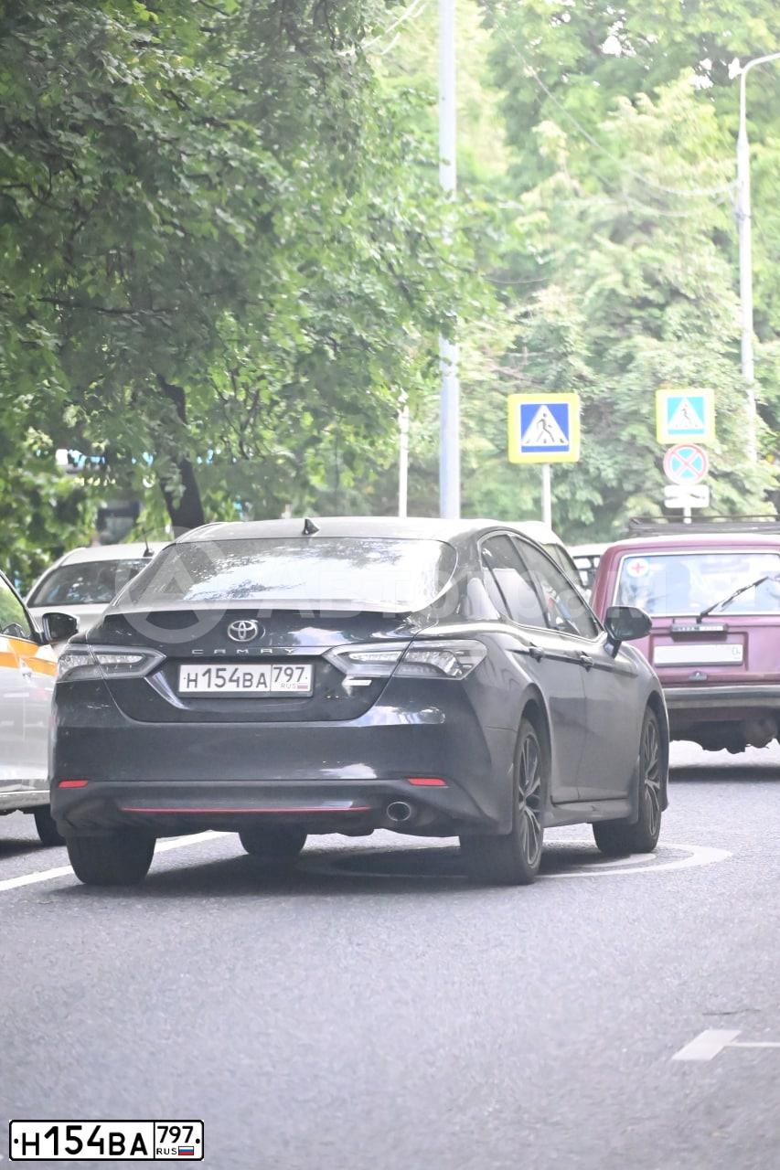 Фото автомобиля TOYOTA CAMRY, 2020 — госномер Н154ВА797. Цвет: ЧЕРНЫЙ