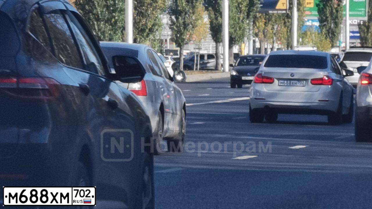 Фото автомобиля SKODA YETI, 2013 — госномер М688ХМ702. Цвет: Белый
