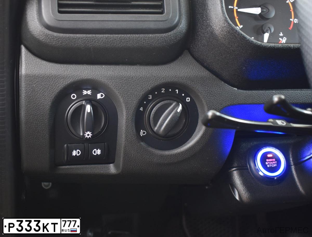 Фото автомобиля SSANGYONG REXTON, 2012 — госномер О028УР197. Цвет: Белый