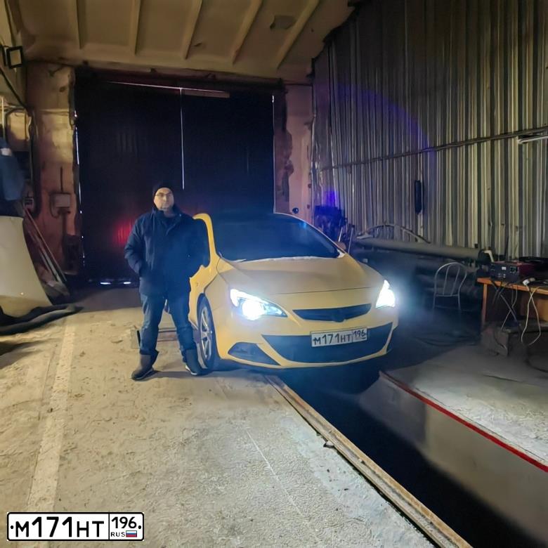 Фото автомобиля OPEL ASTRA, 2011 — госномер М171НТ196. Цвет: ЖЕЛТЫЙ