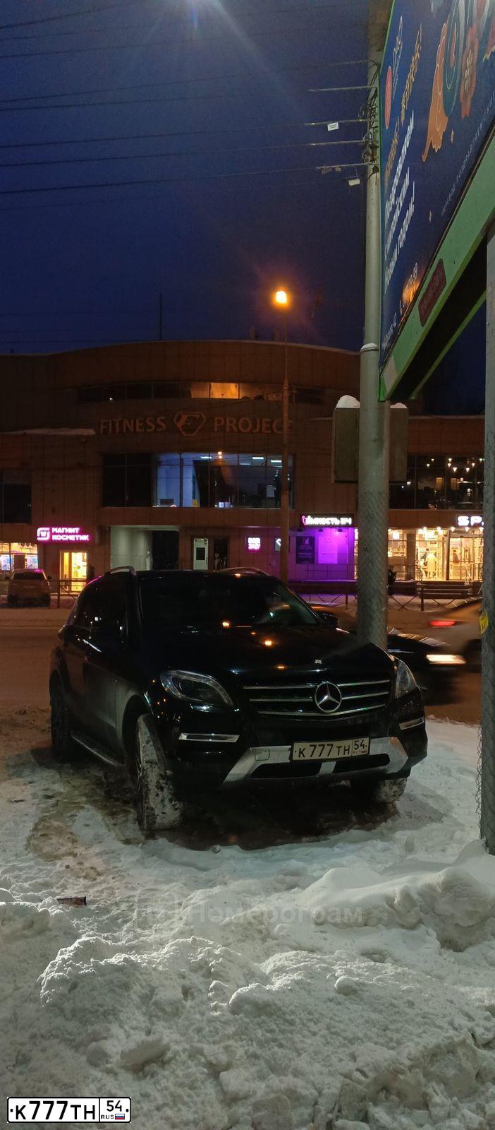 Фото автомобиля MERCEDES M-KLASSE, 2008 — госномер У327КС142. Цвет: ЧЕРНЫЙ
