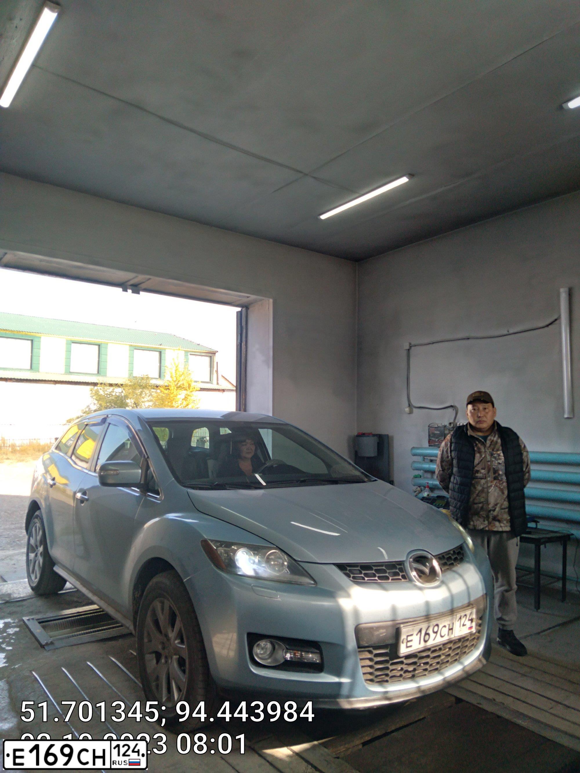 Фото автомобиля MAZDA CX-7, 2008 — госномер Е169СН124. Цвет: Серебристый