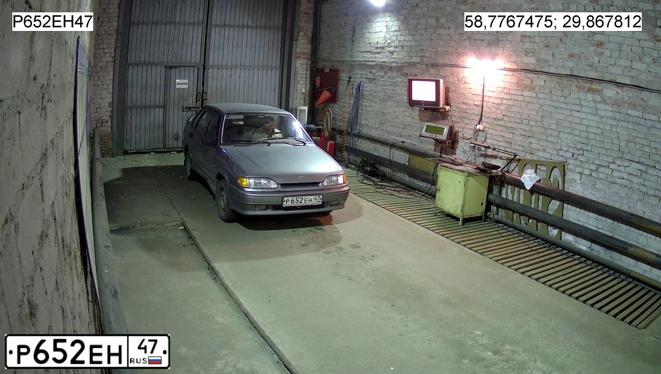 Фото автомобиля LADA 2115 SAMARA, 2008 — госномер Р652ЕН47. Цвет: СЕРО-ЗЕЛЕНЫЙ
