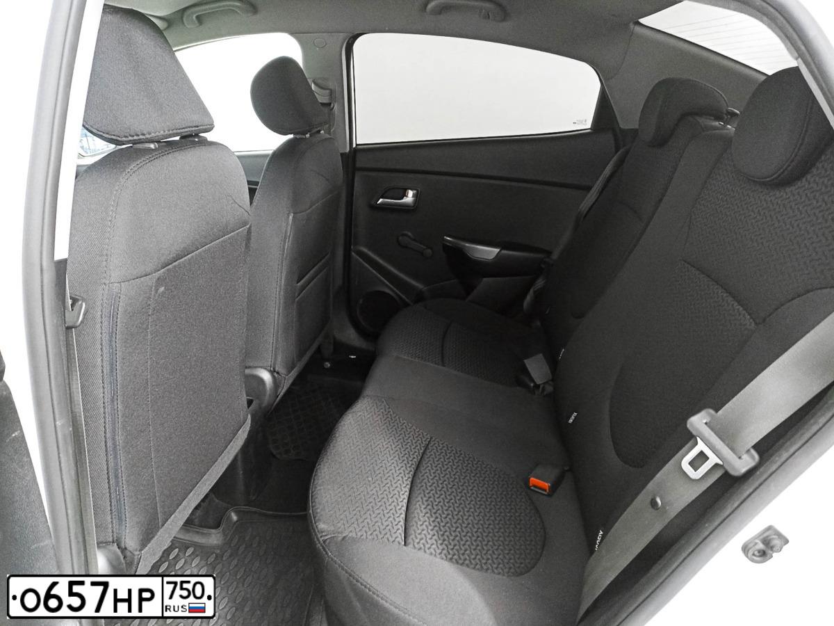 Фото автомобиля KIA RIO, 2016 — госномер О657НР750. Цвет: Белый