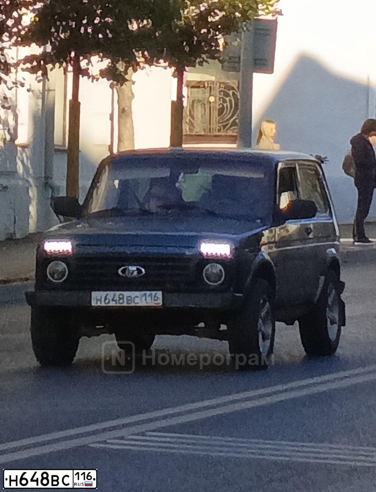 Фото автомобиля LADA 2121 NIVA, 2010 — госномер Н648ВС116. Цвет: сине-зеленый