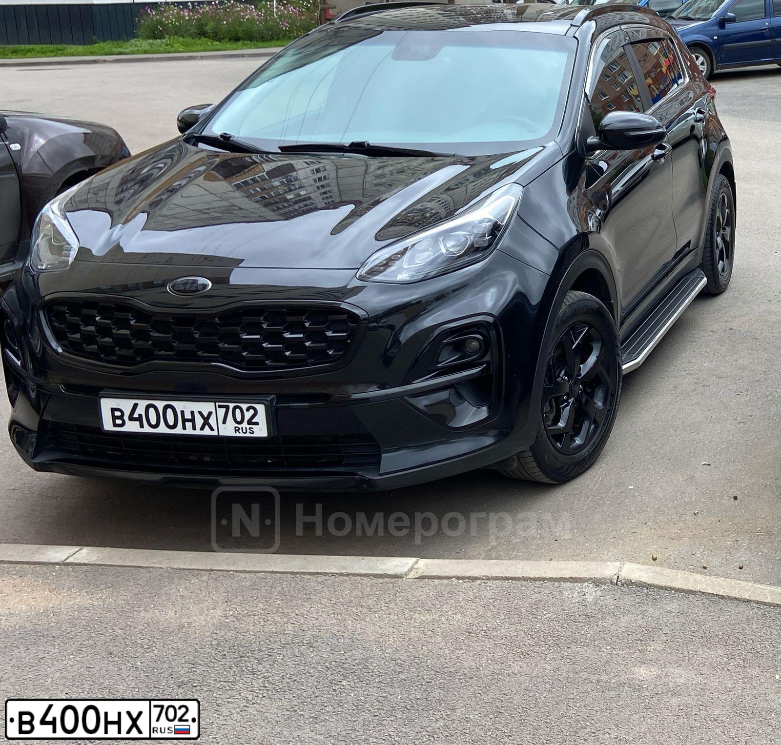 Фото автомобиля KIA SPORTAGE, 2021 — госномер В400НХ702. Цвет: ЧЕРНЫЙ