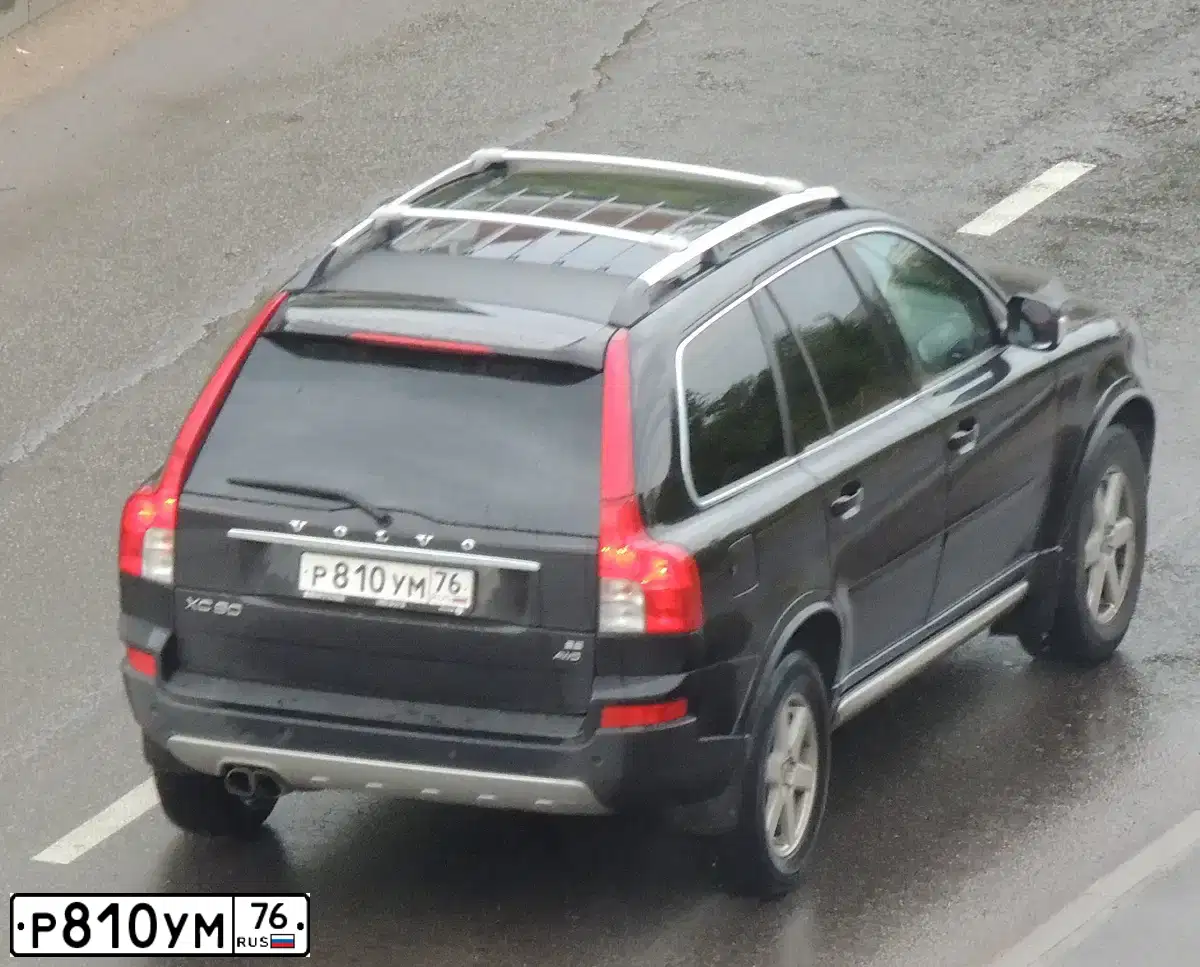 Фото автомобиля VOLVO XC90, 2011 — госномер Р810УМ76. Цвет: ЧЕРНЫЙ