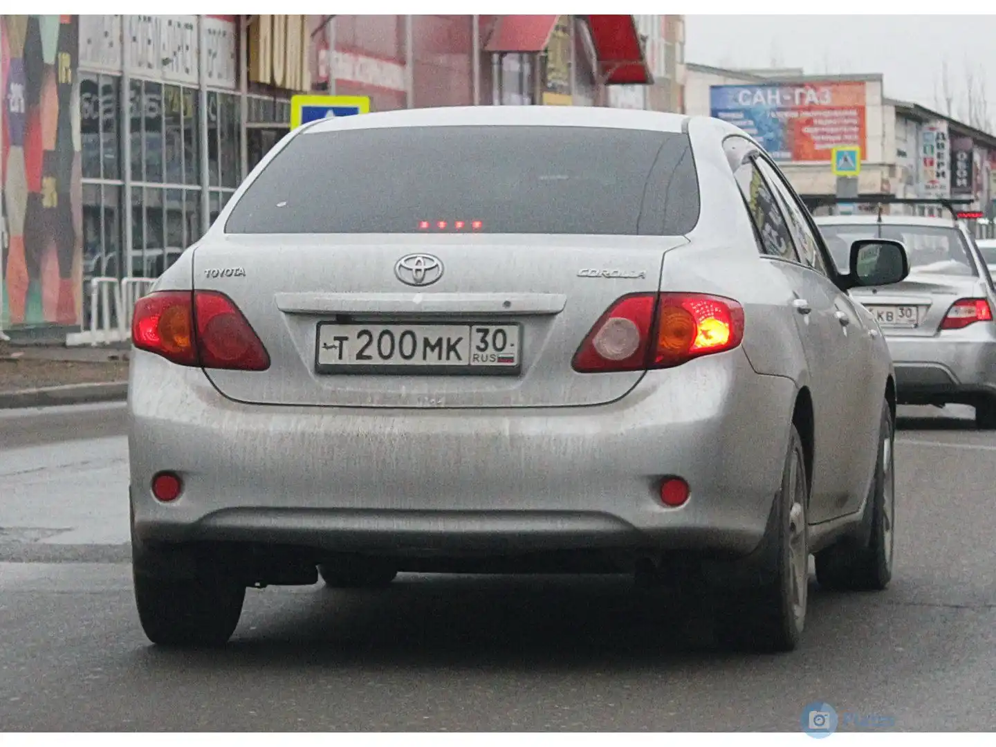 Фото автомобиля TOYOTA COROLLA, 2008 — госномер А111КЕ30. Цвет: Серебристый