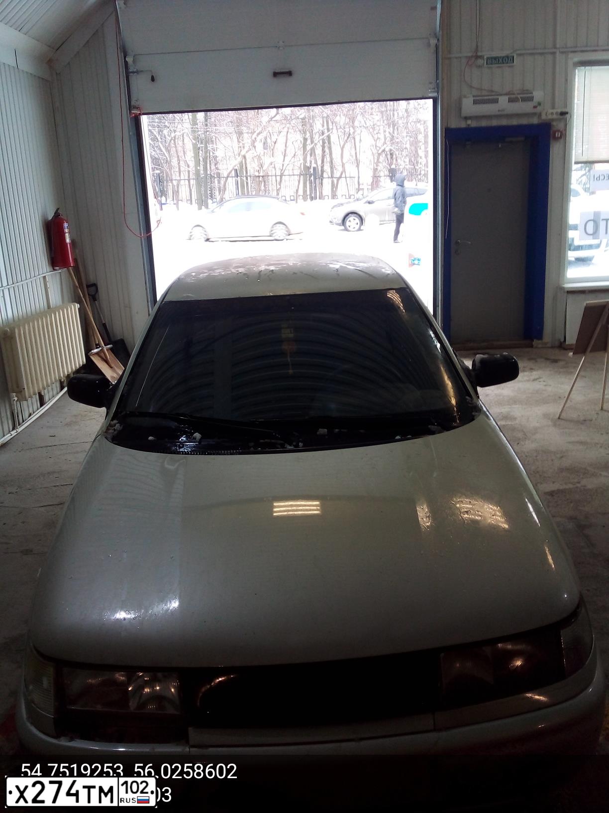 Фото автомобиля LADA 2112, 2005 — госномер М631ОВ45. Цвет: МОЛОЧНО-БЕЛЫЙ СЕРЕБРИСТЫЙ