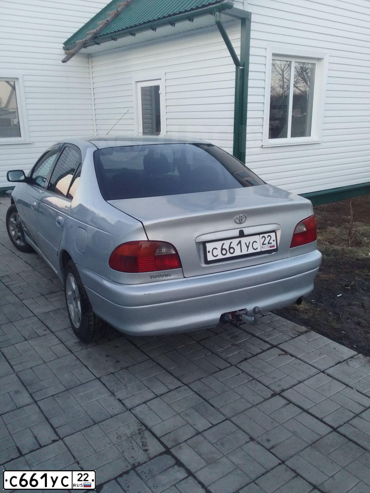 Фото автомобиля TOYOTA AVENSIS, 1999 — госномер Х557СТ22. Цвет: СЕРЕБРИСТЫЙ