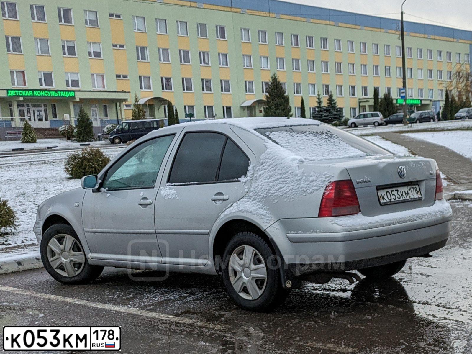 Фото автомобиля VOLKSWAGEN BORA, 1999 — госномер К053КМ178. Цвет: СЕРЕБРИСТЫЙ