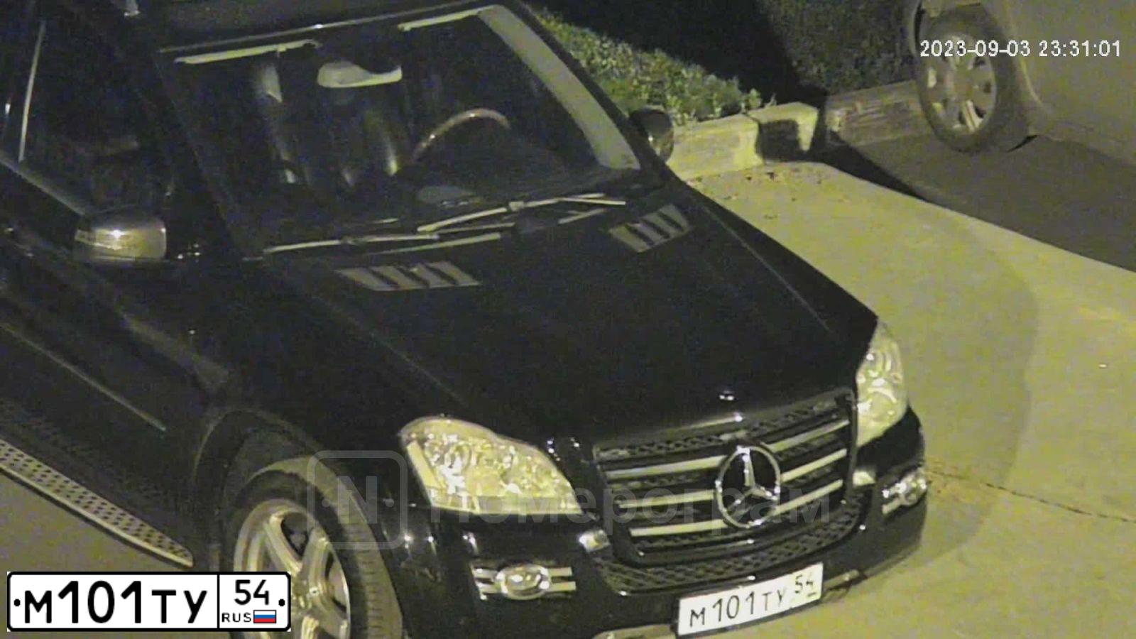 Фото автомобиля MERCEDES S-KLASSE, 2006 — госномер М101ТУ54. Цвет: ЧЕРНЫЙ