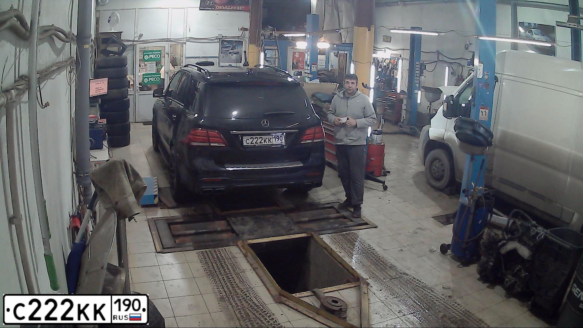 Фото автомобиля MERCEDES GLE-KLASSE, 2016 — госномер М008ХР777. Цвет: ЧЕРНЫЙ