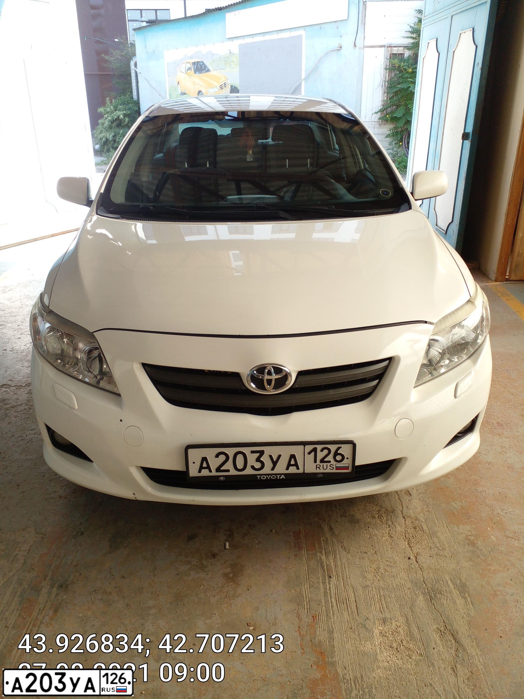 Фото автомобиля TOYOTA COROLLA, 2010 — госномер А203УА126. Цвет: БЕЛЫЙ