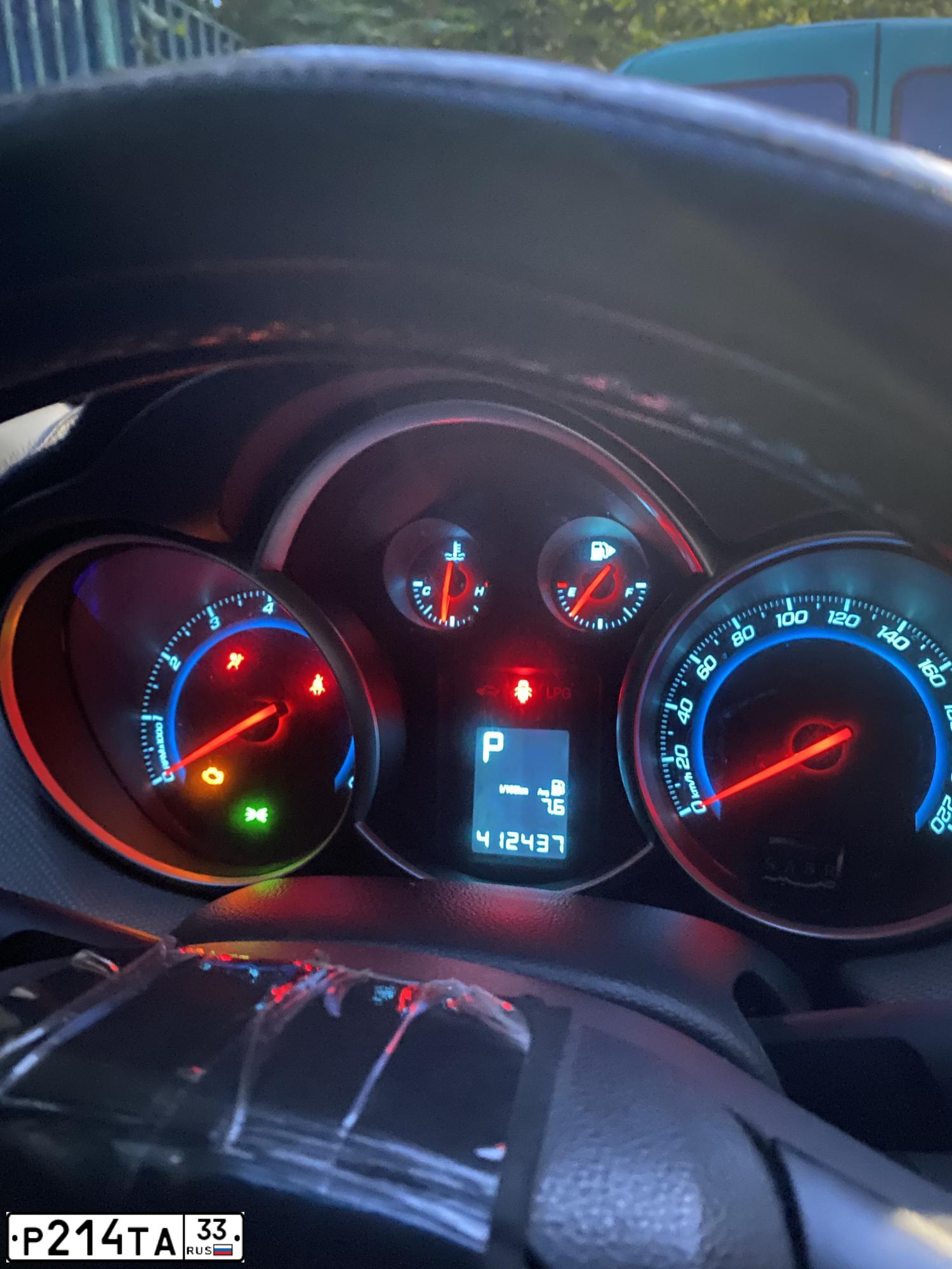Фото автомобиля CHEVROLET CRUZE, 2012 — госномер С565ВА550. Цвет: Белый
