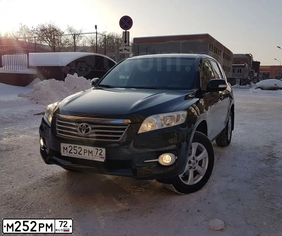 Фото автомобиля TOYOTA RAV4, 2011 — госномер М252РМ72. Цвет: ТЕМНО-СЕРЫЙ