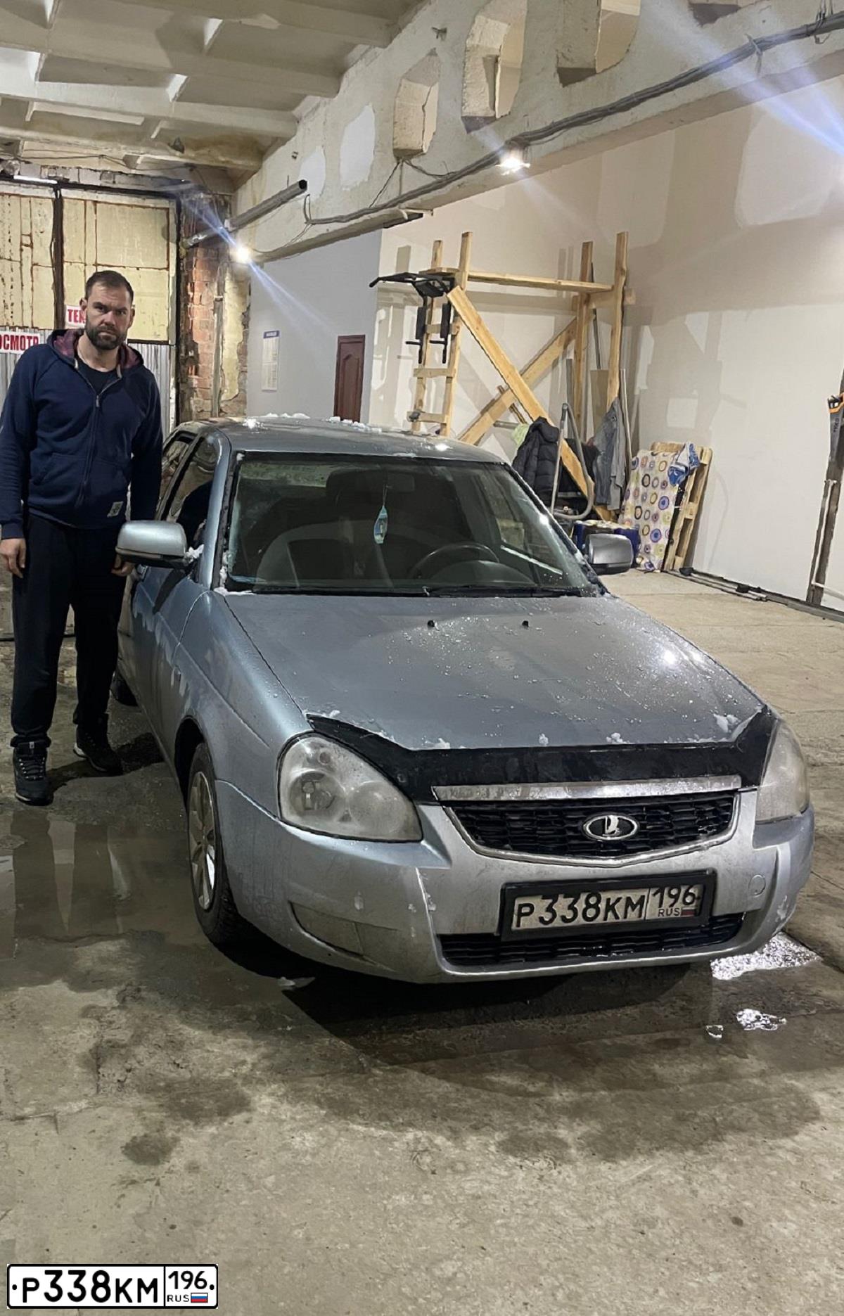 Фото автомобиля LADA PRIORA, 2007 — госномер Т182КК196. Цвет: голубой