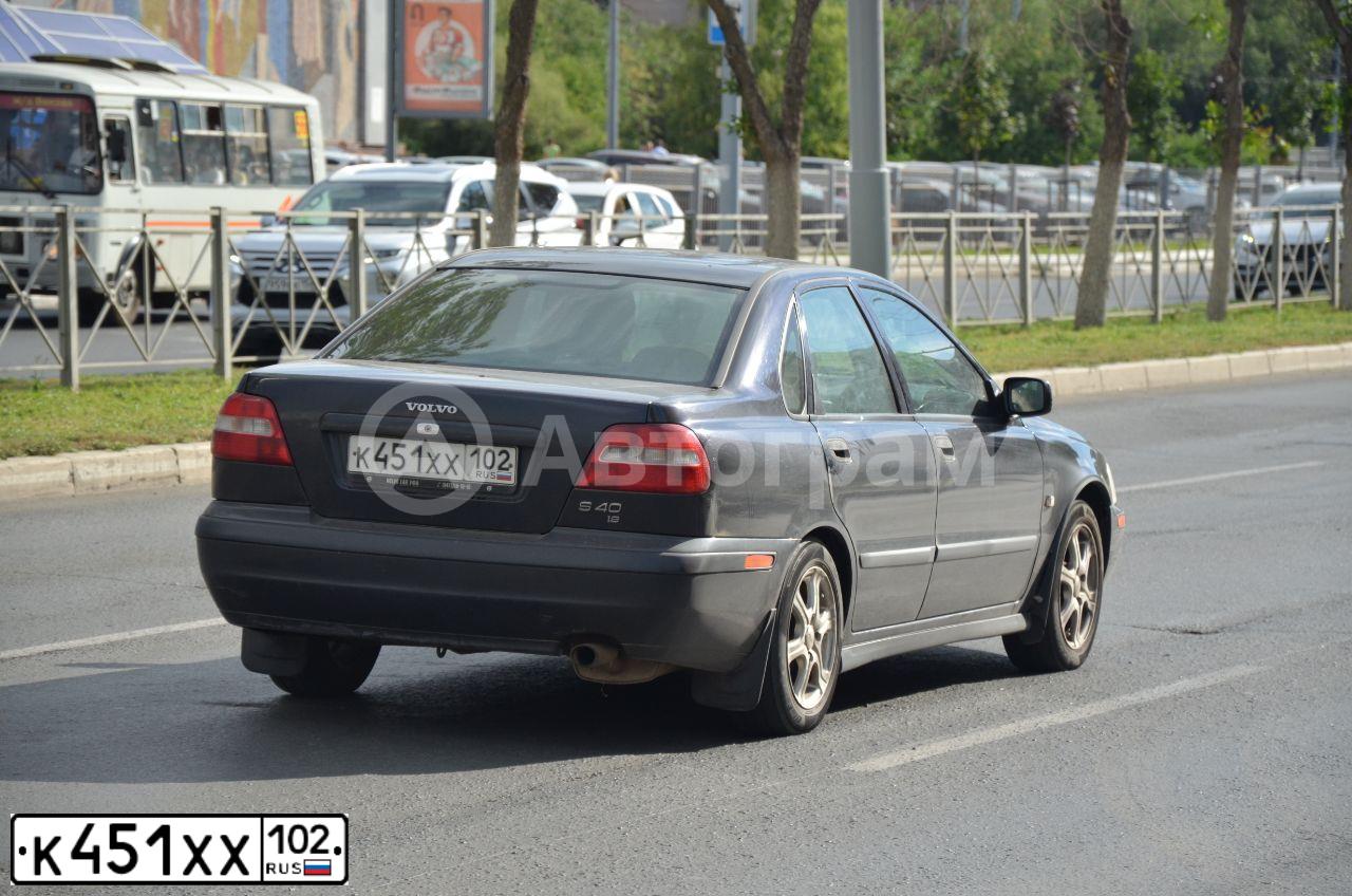 Фото автомобиля VOLVO S40, 2003 — госномер Е111МЕ156. Цвет: ЧЕРНЫЙ